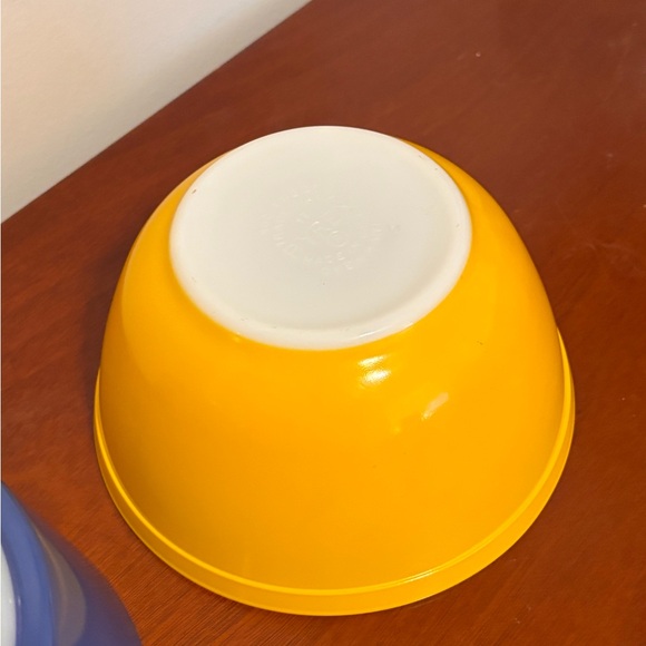 Vintage Pyrex Mixing Bowls – Yellow and Blue, Mid-Century Ovenware - Picture 3 of 8